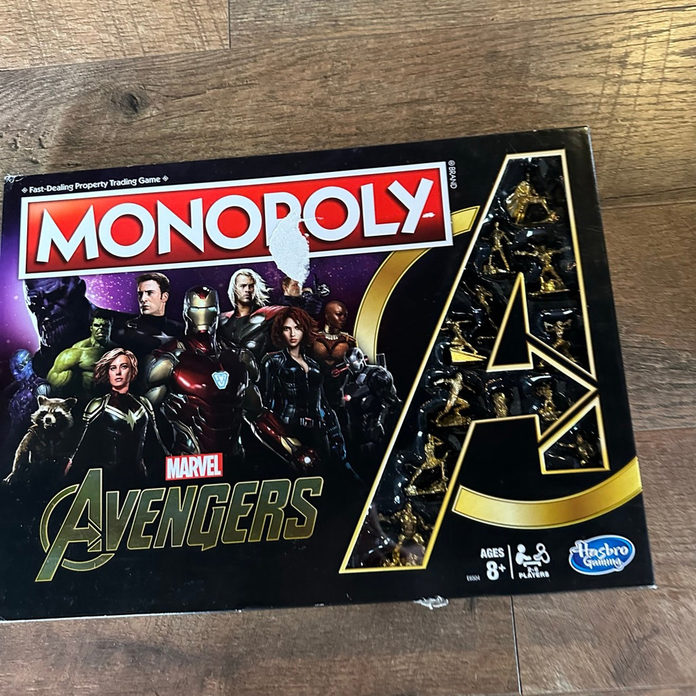 Hasbro Marvel Avengers collectors Monopoly Board Game